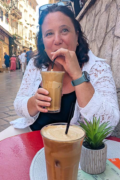 Frappé im Café