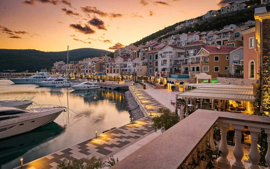 Marina Village in der Lustica Bay