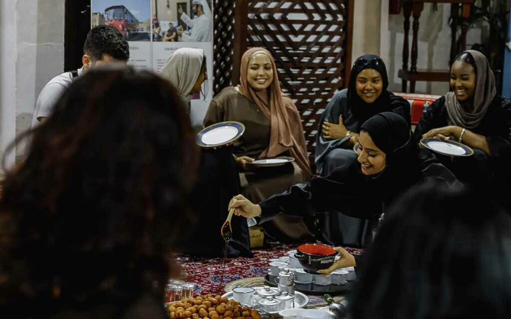 gemeinsames Essen mit Sheikh Mohammed bin Rashid Al Maktoum Centre for Cultural Understanding