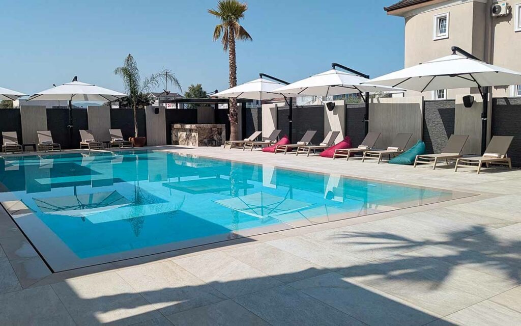 Pool im Best Western Premier Ark Hotel