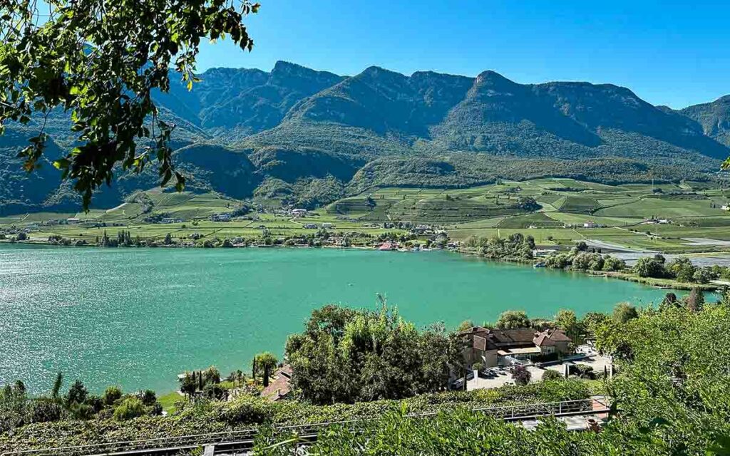 Landschaft mit See