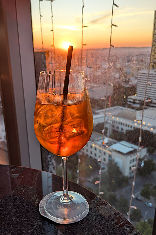 Drink in Abendstimmung im Sky Tower