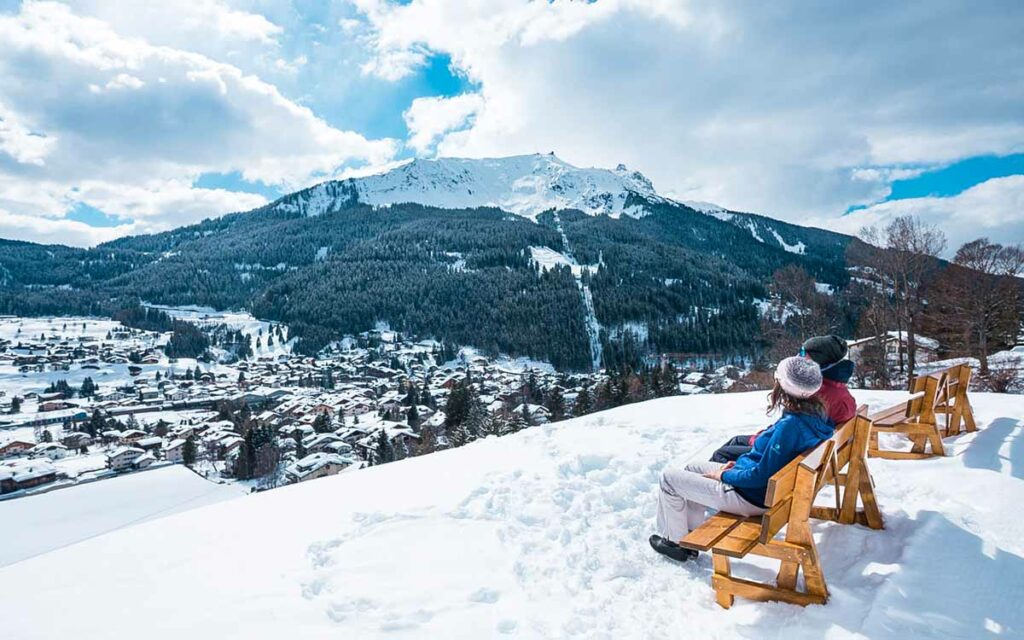 Winterwandern in Klosters mit Ausblick aufs Tal