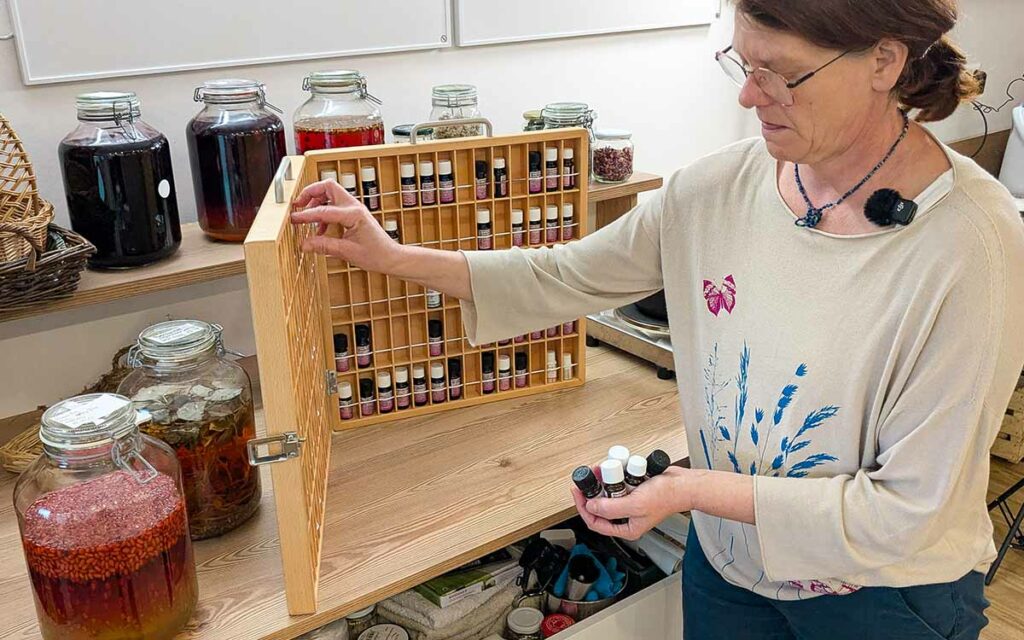 Kräuterexpertin Hany vom Thumeserhof
