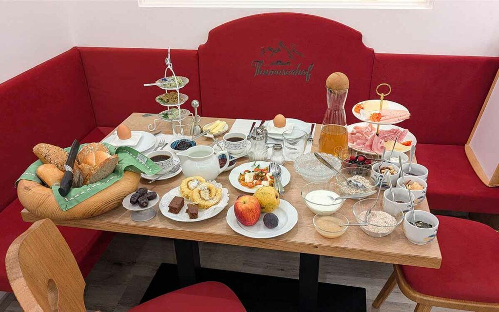 Reichhaltiges Frühstück am Thumeserhof