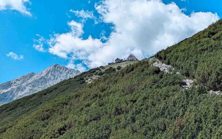 Ansicht Bettelwurfhütte im Halltal