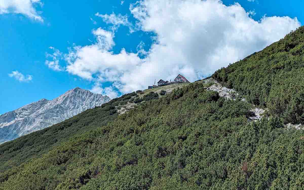 Ansicht Bettelwurfhütte im Halltal
