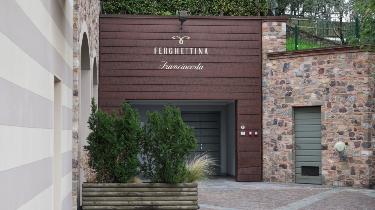 Eingangsbereich des Weinguts Ferghettina